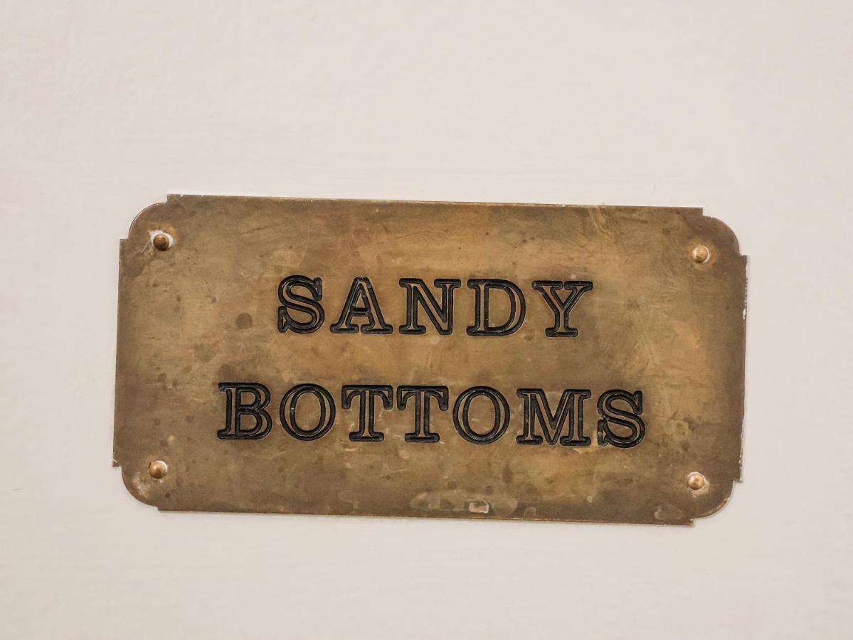 Sandy Bottoms Уитби Экстерьер фото
